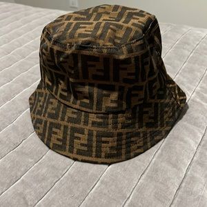 Bucket hat